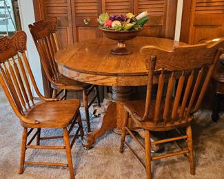 Round Oak Table w/4 Press Back Oak Chairs