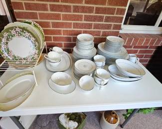 Noritake China Set & Floral Single Decorative Plates
