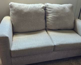 Love Seat w/Pull out Twin Bed