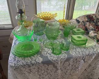 Large selection of Green Depression (Some Uranium)