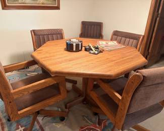 Game Table/6 chairs