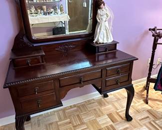 High Leg, Vanity with 7 Drawers