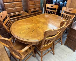 004 Oak Dinning Table with Chairs