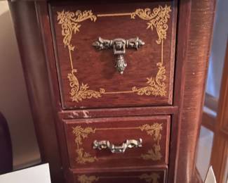 Jewelry box