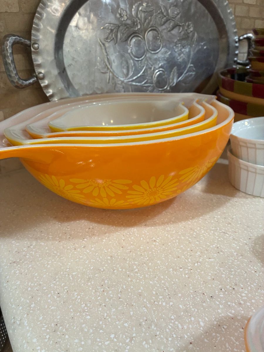 1960's Pyrex "Sunflower Daisy" Bowls - set of 4 pristine