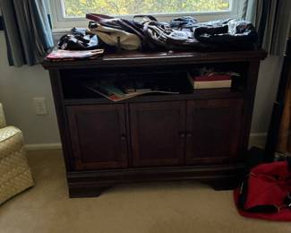 TV stand, handbags