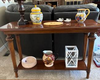 Sofa Table, table lamp, accessories
