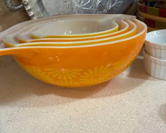 1960's Pyrex "Sunflower Daisy" Bowls - set of 4 pristine
