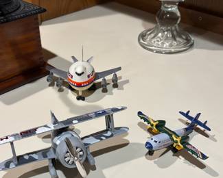 Scale/toy planes