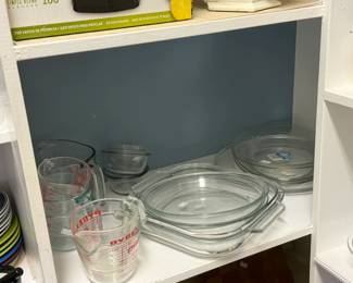Kitchen Ware Pyrex measuring