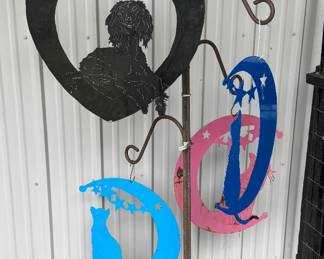 Charming Dog and Cat Metal Art for Fence and Garden