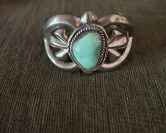 Vintage Native American Large Turquoise Bracelet in excellent coniditon