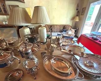 Table of silverplated pieces.