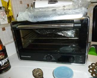 Kitchen Aid multi-function oven..Air Fryer, bake, broil, toast, etc. in barely used condition