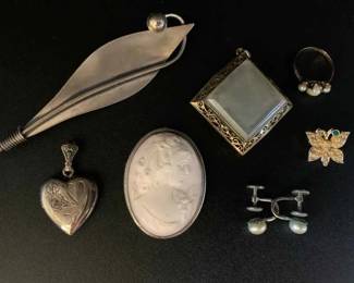 OR144VVintage Silver Cameo Small Treasures