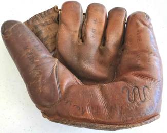 OR219Vintage Baseball Glove
