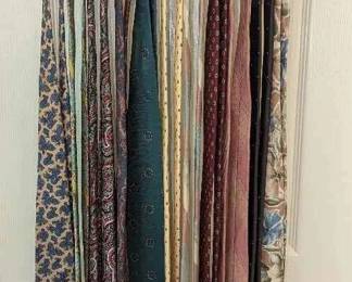 OR202Tie Rack With Ties