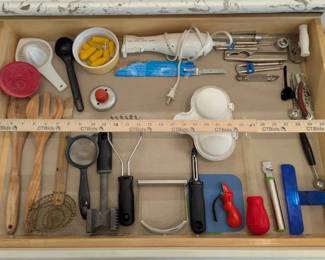 OR105Kitchen Ware Mystery Lot