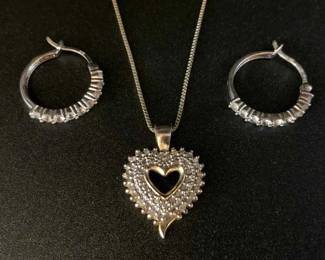 OR194V925 Heart Necklace With Diamonds