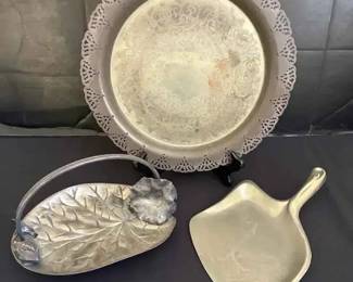 OR135Vintage Meriden Company Silver Plated Serving Dish, Crumb Catcher And Tray