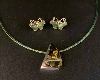 OR162VAmber Necklace Jade Earrings