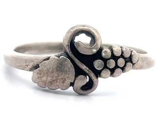 Vintage Grape Leaves Abstract Swirl Ring