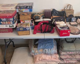 Puzzles, purses, blankets & throws