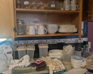 Corelle wear everyday dishes set of 12, vintage glassware, misc kitchen items