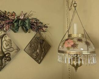 Vintage Victorian-style Electrified Hanging Kerosene Lamp with Floral Shade, MCM Universal Statuary Chalkware 