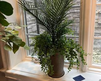 Faux accent plants