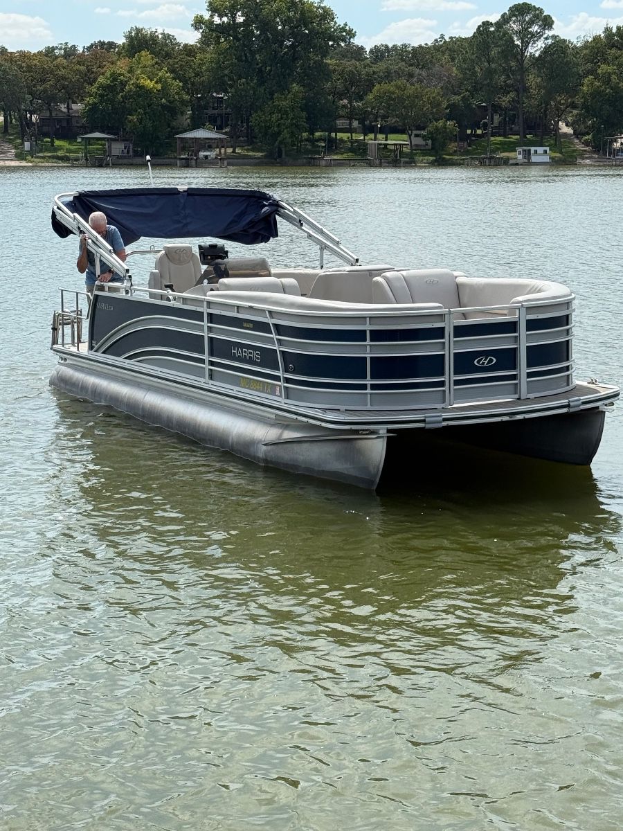 2012 Harris Solstice 22 ft. pontoon