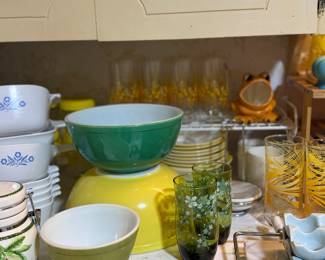 Pyrex Lg Yellow, Med Green Sm Olive Green