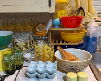 Fiesta S&P & Homestead pattern Pyrex Bowl
