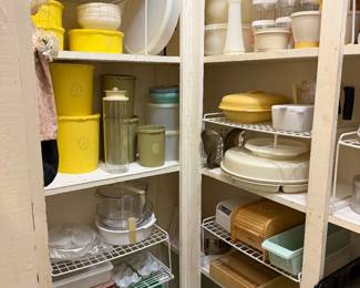 Tupperware & more Tupperware ! 
