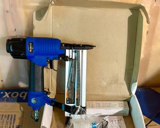 Campbell Hausfeld 2-in-1 brad nailer and stapler kit