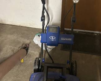 Cordless snow blower $50