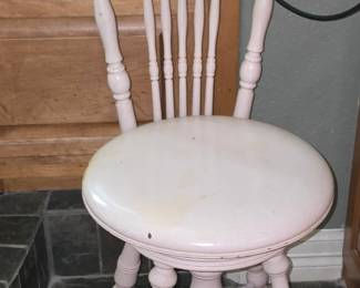 Victorian-style adjustable music chair