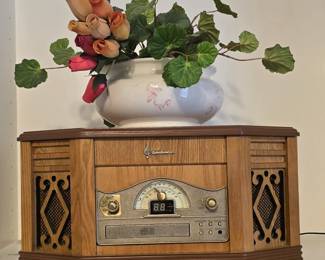 Reproduction Vintage Radio - Family Pulled