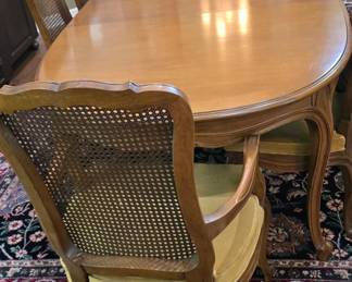 Thomasville French Provincial Midcentury Dining Table with 2 Leaves and 6 Chairs