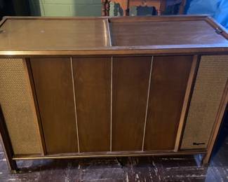1960's Magnovox Stereo/radio Console