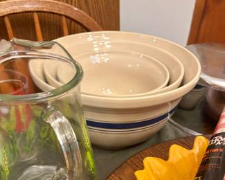 Roseville Nesting Bowls