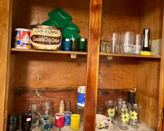 Toothpick holders, glasses, assorted.