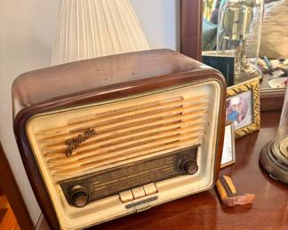 Jubilee Bakelite Radio