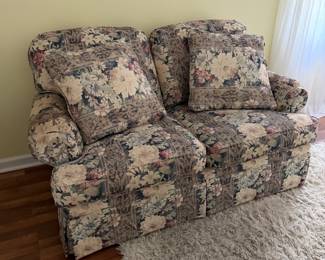 LA-Z-BOY loveseat