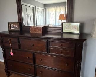 Mirrored dresser