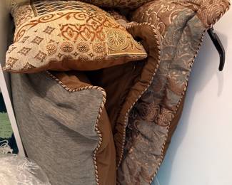 Comforter & pillows