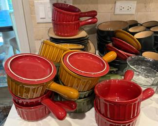 Savinio french onion soup crocks with lids