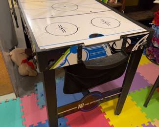 air hockey