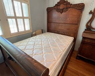 Antique Full Size tiger-oak bed