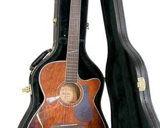 Alvarez Acoustic Guitar and Case Excellent Condition